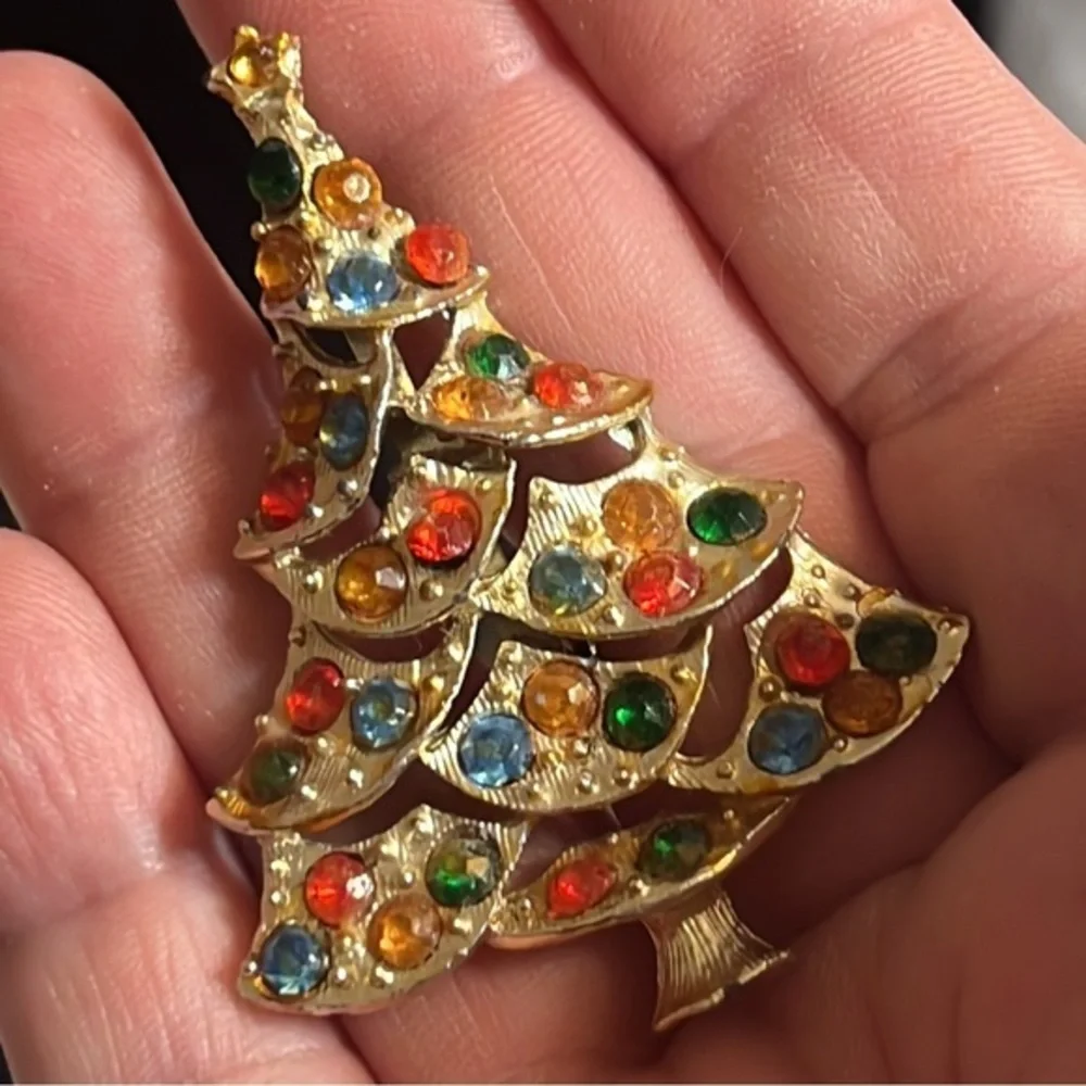 Vintage Colorful‎ Rhinestone Christmas Tree Gold Tone Holiday Pin Brooch